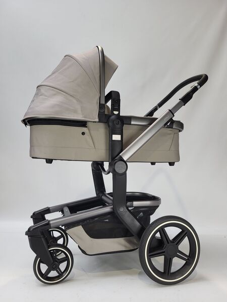 Joolz Day 3 combination pushchair | dunkelgrau/hellgrün, image 2 of 5