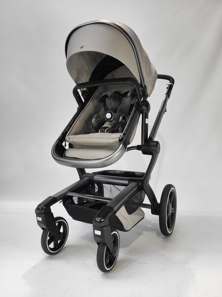 Joolz Day 3 combination pushchair | dunkelgrau/hellgrün, image 3 of 5