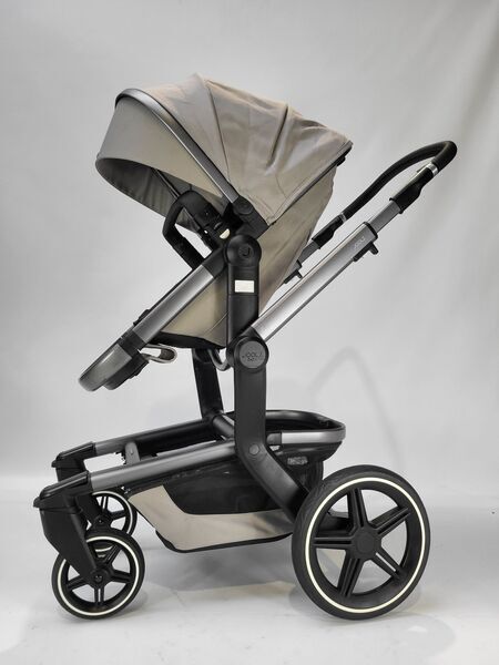 Joolz Day 3 combination pushchair | dunkelgrau/hellgrün, image 4 of 5