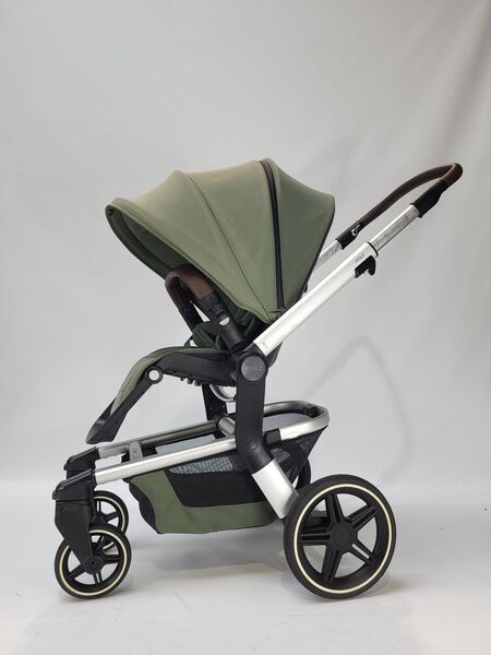 Joolz Hub+ stroller | silver/green, image 4 of 5