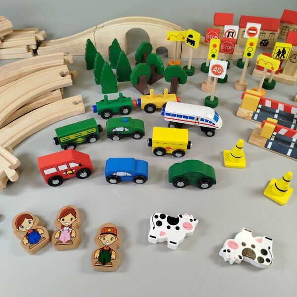 Kaufland großes Holzeisenbahn-Set | multicolored 4