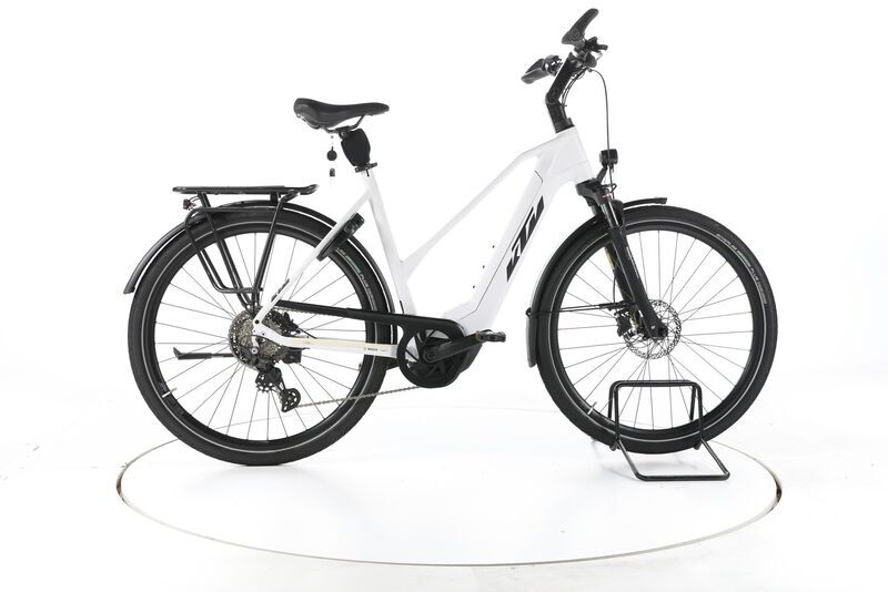KTM CENTO 10 PLUS 2023 | wit | 28" | 56 cm | 500 - 3000 km, image 1 of 5