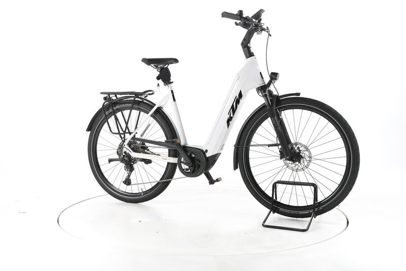 KTM Cento 10 Plus 2024 | Weiß | 28" | 56 cm | 500 - 3000 km, image 1 of 4