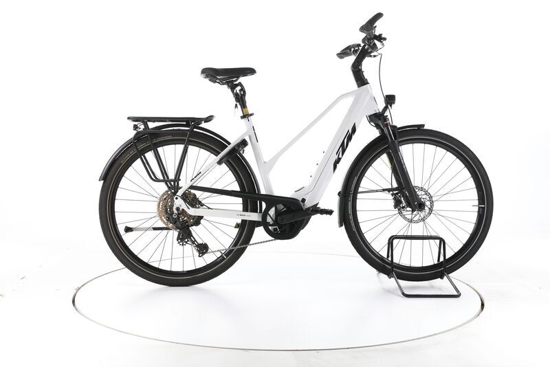 KTM Cento 10 Plus 2024 | bílý | 28" | 51 cm | < 500 km, image 1 of 5