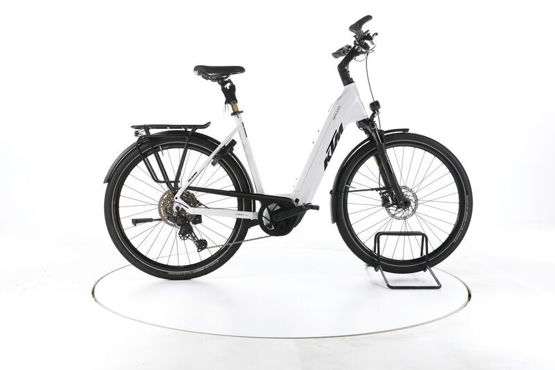 KTM Cento 10 Plus 2025 | white | 28" | 56 cm | < 500 km, image 1 of 5
