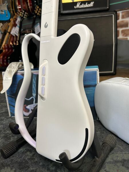LAVA GENIE White Foldable Digital Travel Guitar | white, image 4 of 5