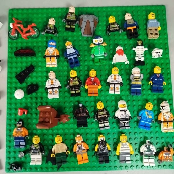 LEGO Bundle Stadt Abenteuer Sci-Fi Minifiguren Bauplatte Zubehöre | mehrfarbig, image 2 of 3