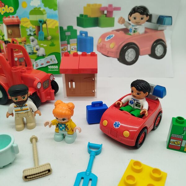 LEGO Duplo Bundle Bauernhof 10950 Traktor & Notarzt Autoe | multicolored, image 1 of 3