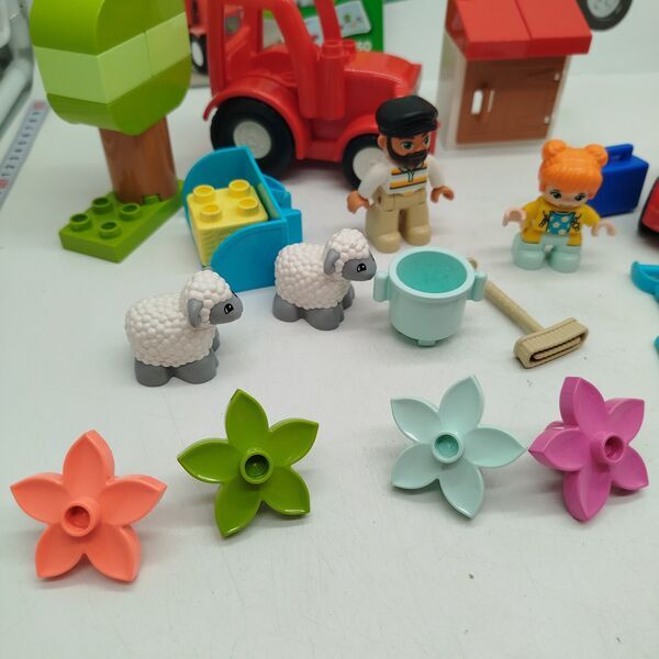 LEGO Duplo Bundle Bauernhof 10950 Traktor & Notarzt Autoe | multicolored, image 2 of 3