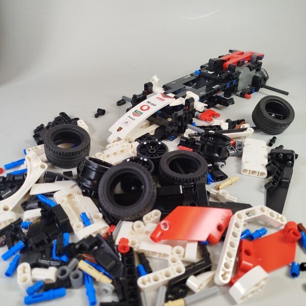 LEGO Technic 42137 Formel E-Porsche Set | multicolored 3