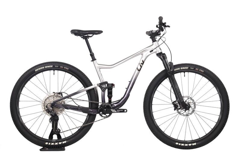 Liv Pique 2 (2022) | Diamant | silber | 29" | M 1