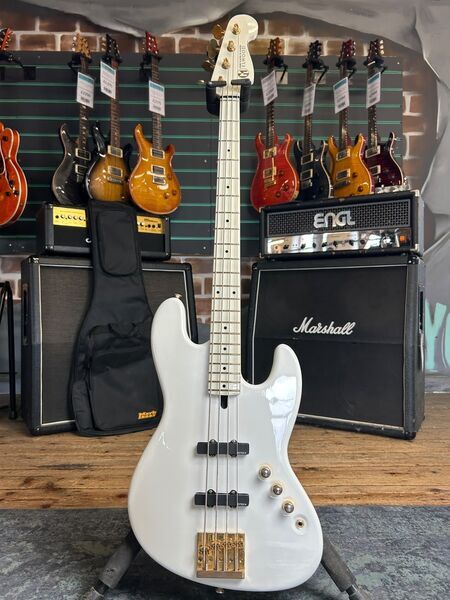 Maruszczyk Elwood 4a Gloss White Electric Bass | Gloss White, image 1 of 5