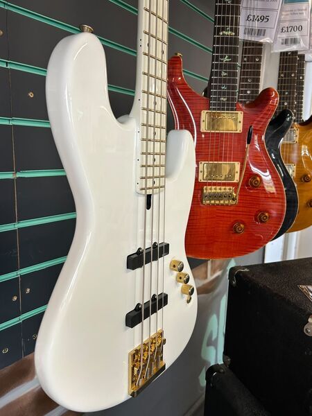 Maruszczyk Elwood 4a Gloss White Electric Bass | Gloss White, image 3 of 5
