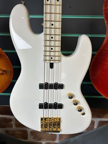 Maruszczyk Elwood 4a Gloss White Electric Bass | Gloss White, image 4 of 5