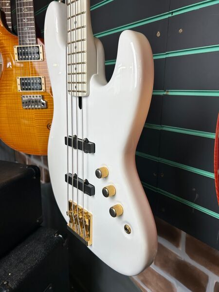 Maruszczyk Elwood 4a Gloss White Electric Bass | Gloss White, image 5 of 5