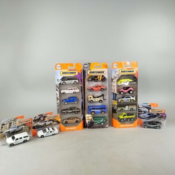 Matchbox Bundle MBX Highway MBX To The Rescue NYPD Set von 18 Modellautose | multicolored, image 1 of 3