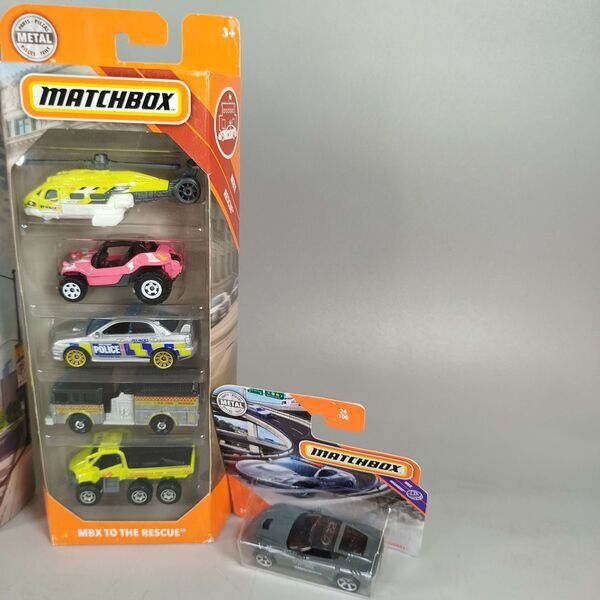 Matchbox Bundle MBX Highway MBX To The Rescue NYPD Set von 18 Modellautose | multicolored, image 2 of 3