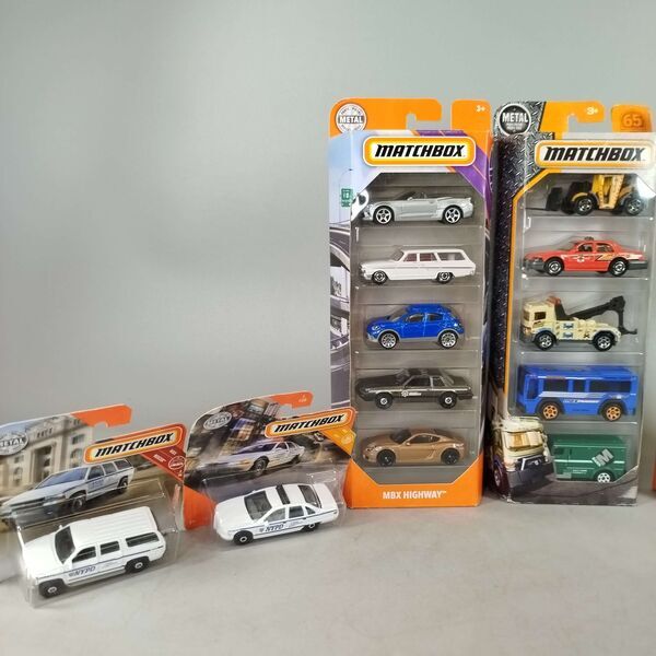 Matchbox Bundle MBX Highway MBX To The Rescue NYPD Set von 18 Modellautose | multicolored, image 3 of 3
