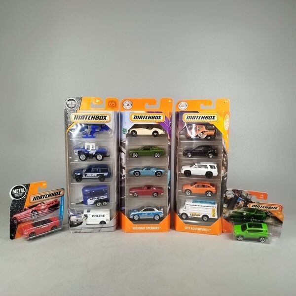 Matchbox Bundle Police Highway Speeders City Adventure II Set von 18 Modellautose | mehrfarbig, image 1 of 3