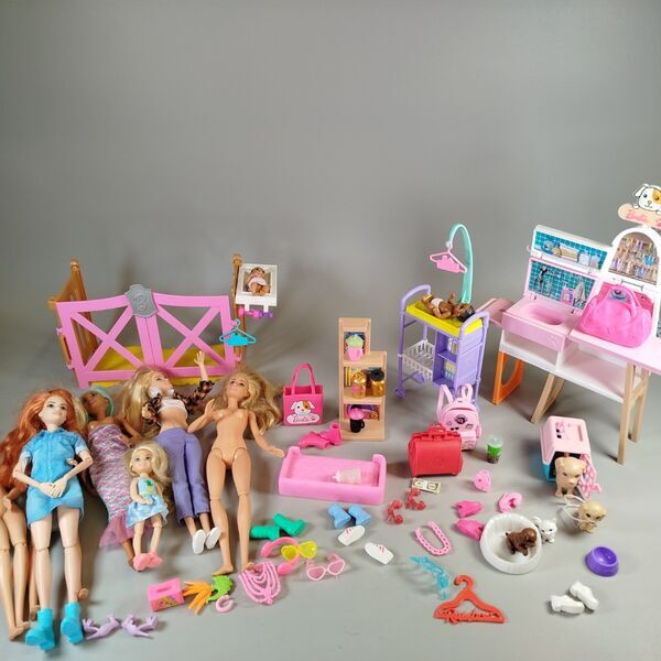 Mattel Barbie-Puppen Set von 8 mit Zubehör | mehrfarbig 2