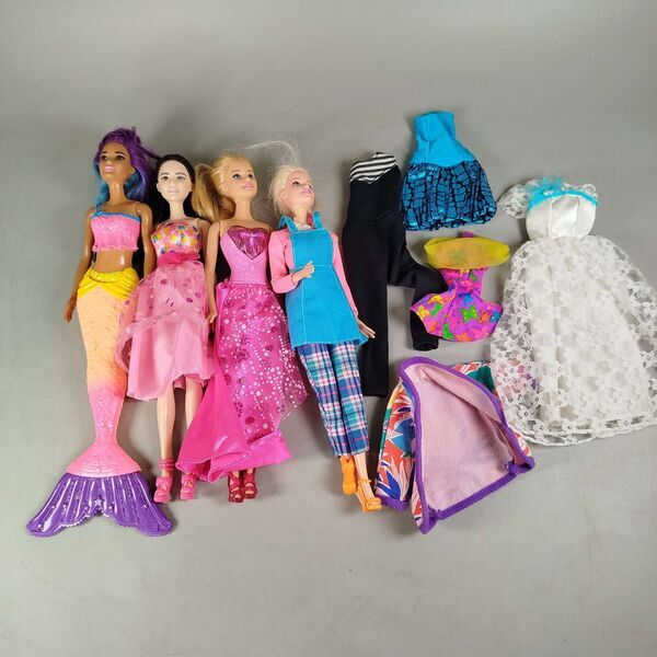 Mattel Bundle Barbie 4x Modepuppen mit Kleidern & Accessoirese | mehrfarbig, image 1 of 3