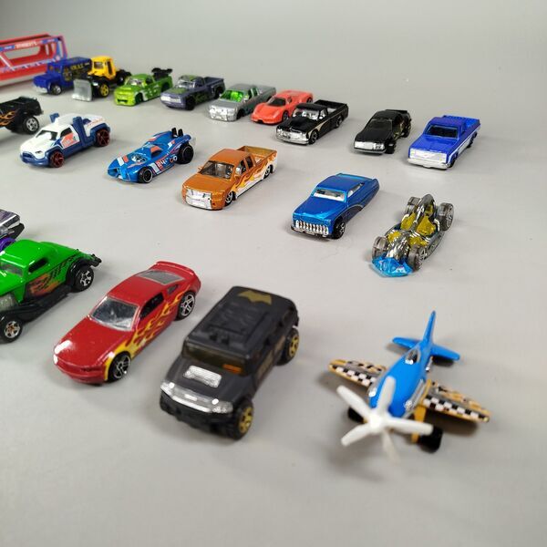 Mattel Bundle Cars & Batman 29 Fahrzeuge Autos Motorrad Flugzeuge | multicolored, image 2 of 3