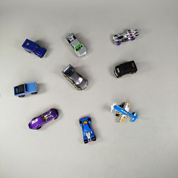 Mattel Bundle Cars & Batman 29 Fahrzeuge Autos Motorrad Flugzeuge | multicolored, image 3 of 3