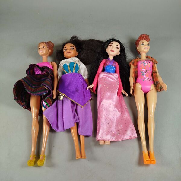Mattel Bundle Disney Barbie Mulan Esmeralda Shank Yesss 4x Modepuppene | mehrfarbig, image 1 of 3