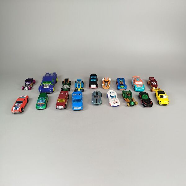 Mattel Hot Wheels Set von 18 Autos, Disneys Cars | multicolored 2