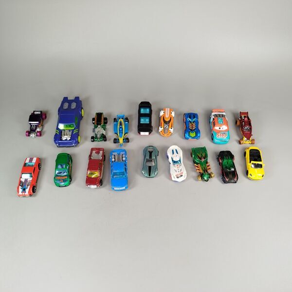 Mattel Hot Wheels Set von 18 Autos, Disneys Cars | multicolored 4