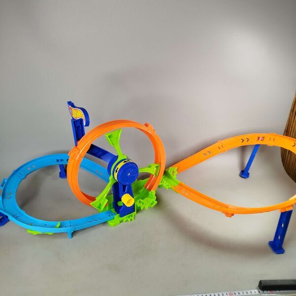 Mattel Looping & Booster Racing Track | multicoloured, image 1 of 4