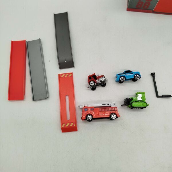 Micro Machines Bundle Micro City Fire and Rescue FD 88 großes Set Feuerwehr Garage Fahrzeuge & Rampene | mehrfarbig, image 2 of 4