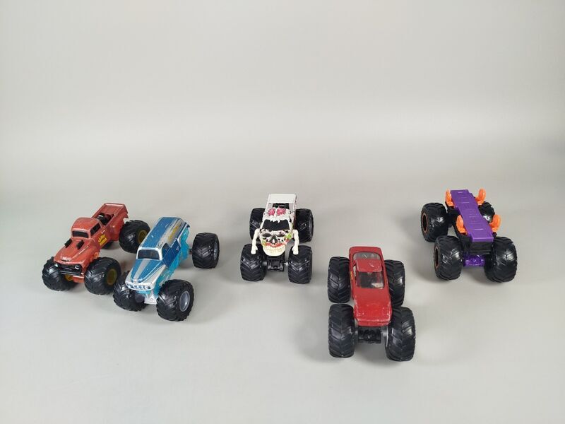 Monster Trucks Spielzeugautos - Set von 5 Fahrzeugen | mehrfarbig 1