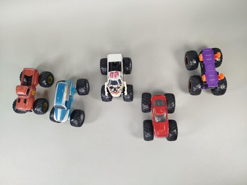 Monster Trucks Spielzeugautos - Set von 5 Fahrzeugen | mehrfarbig 3