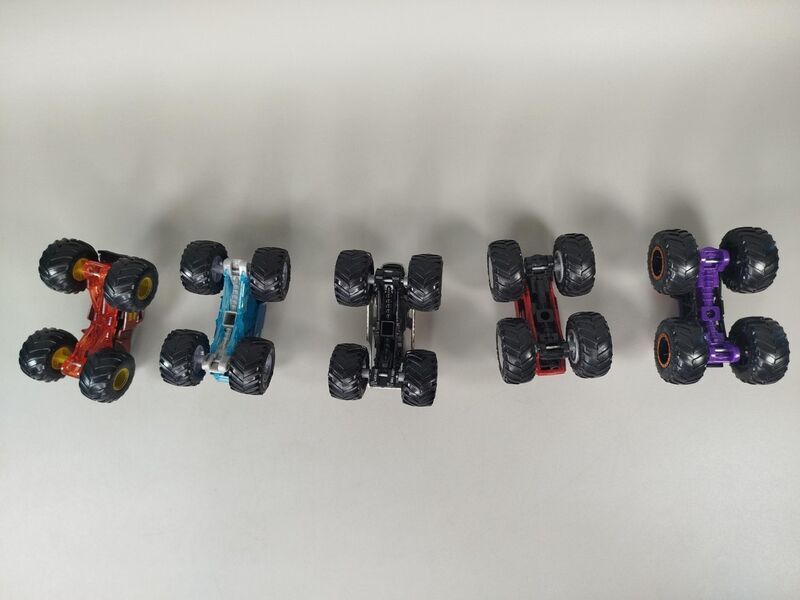 Monster Trucks Spielzeugautos - Set von 5 Fahrzeugen | mehrfarbig 4