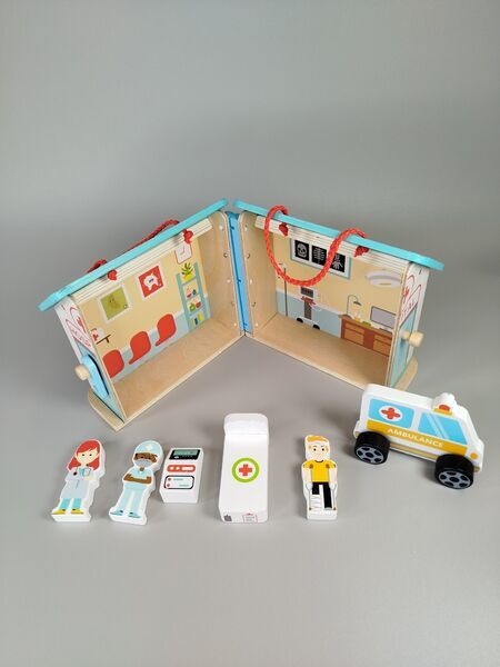Montessori Holzspielzeug Krankenhaus Set | mehrfarbig 1