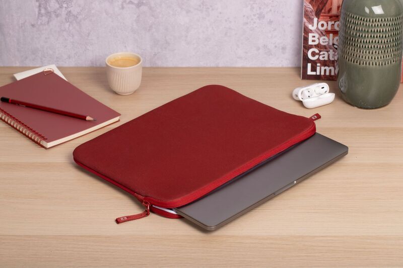 Basic ²Life Sustainable Laptop Sleeve | MacBook Air 13" & MacBook Pro 13" | red, image 4 of 4