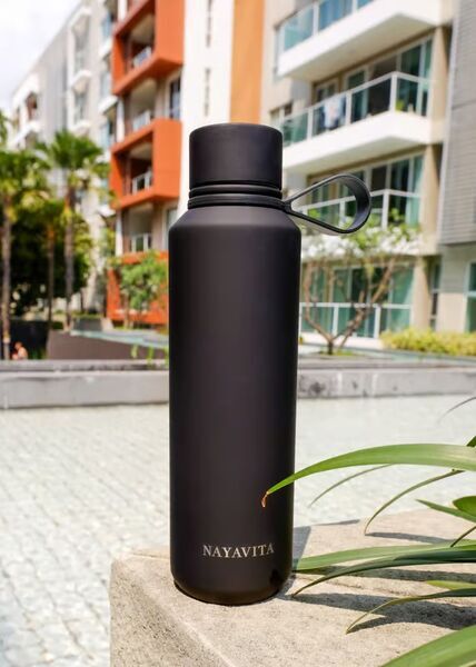 NAYAVITA Drinking bottle Velvet | black 5