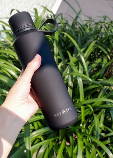 NAYAVITA Drinking bottle Velvet | black 3