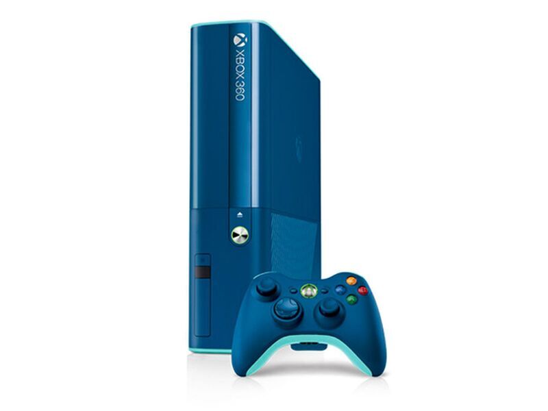 Xbox 360 E | 250 GB | 2 Controller | blauw