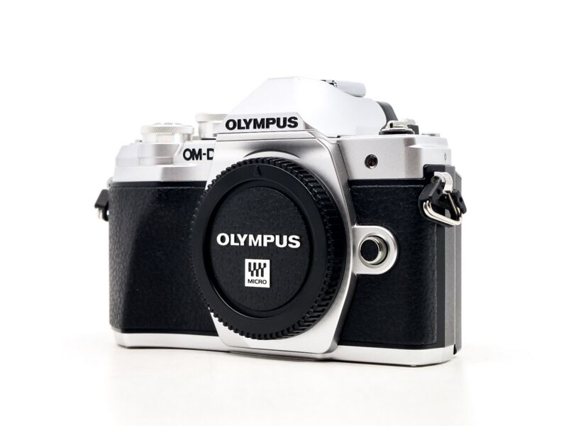 Olympus OM-D E-M10 Mark III S | Melna/Sudraba, image 1 of 2