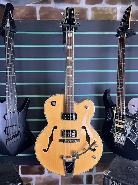 Peavey Rockingham Natural Gloss c.2002 Hollow Body Electric Guitar | Natural Gloss, image 2 of 5