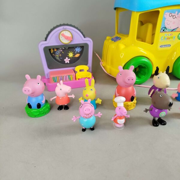 Peppa Pig Bundle Clemmy Bus Schule & Figurene | multicolored, image 1 of 3