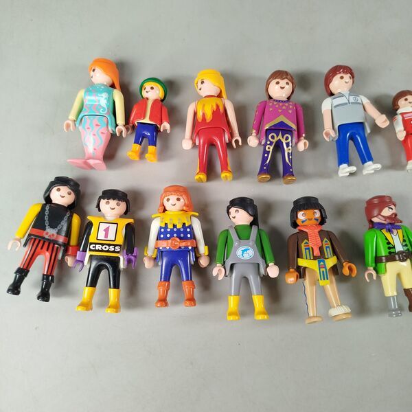 Playmobil Bundle 14x Spielzeugfigurene | multicolored, image 1 of 2
