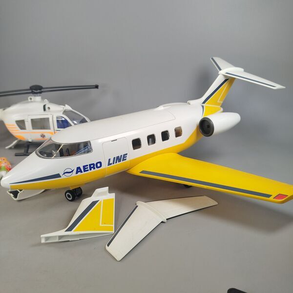 Playmobil Bundle Aero Line Set von 7 Flugzeug, Hubschrauber & Rettungsfahrzeug mit 4 Figuren | mehrfarbig, image 2 of 4