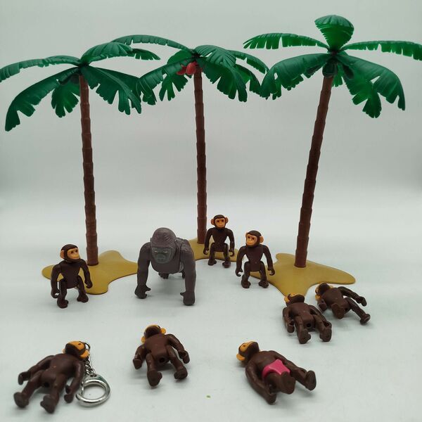 Playmobil Bundle Affen & Palmen Set von 12 Tieree | multicolored, image 1 of 2