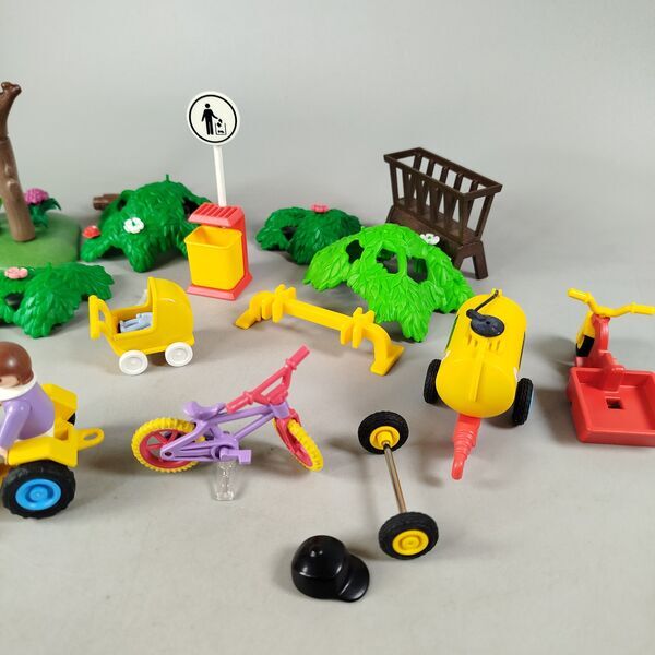 Playmobil Bundle Bauernhof Traktor Anhänger Fahrrad Kinderwagen Figuren Hirsche | multicolored, image 2 of 2