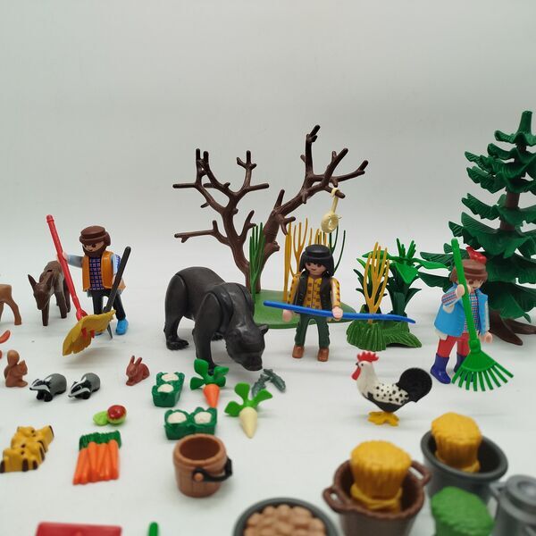 Playmobil Bundle Bauernhof Figuren, Traktor & Tiere mit Zubehör | mehrfarbig, image 1 of 2