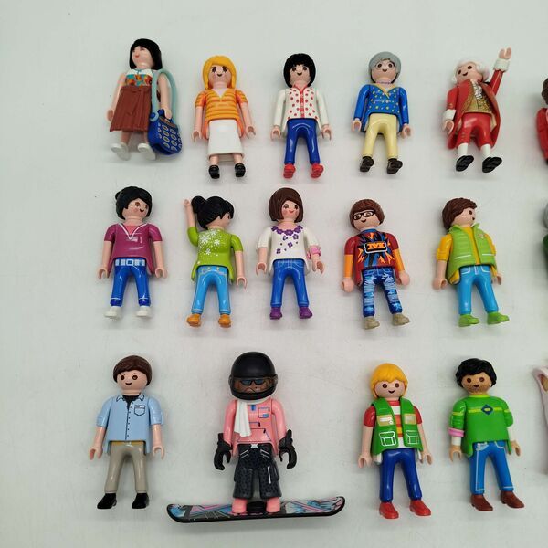 Playmobil Bundle Erwachsene Set von 16 Figuren & Kleidunge | mehrfarbig, image 1 of 2