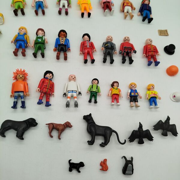 Playmobil Bundle Figuren Set von 38 Menschen & Tieree | multicolored, image 3 of 3
